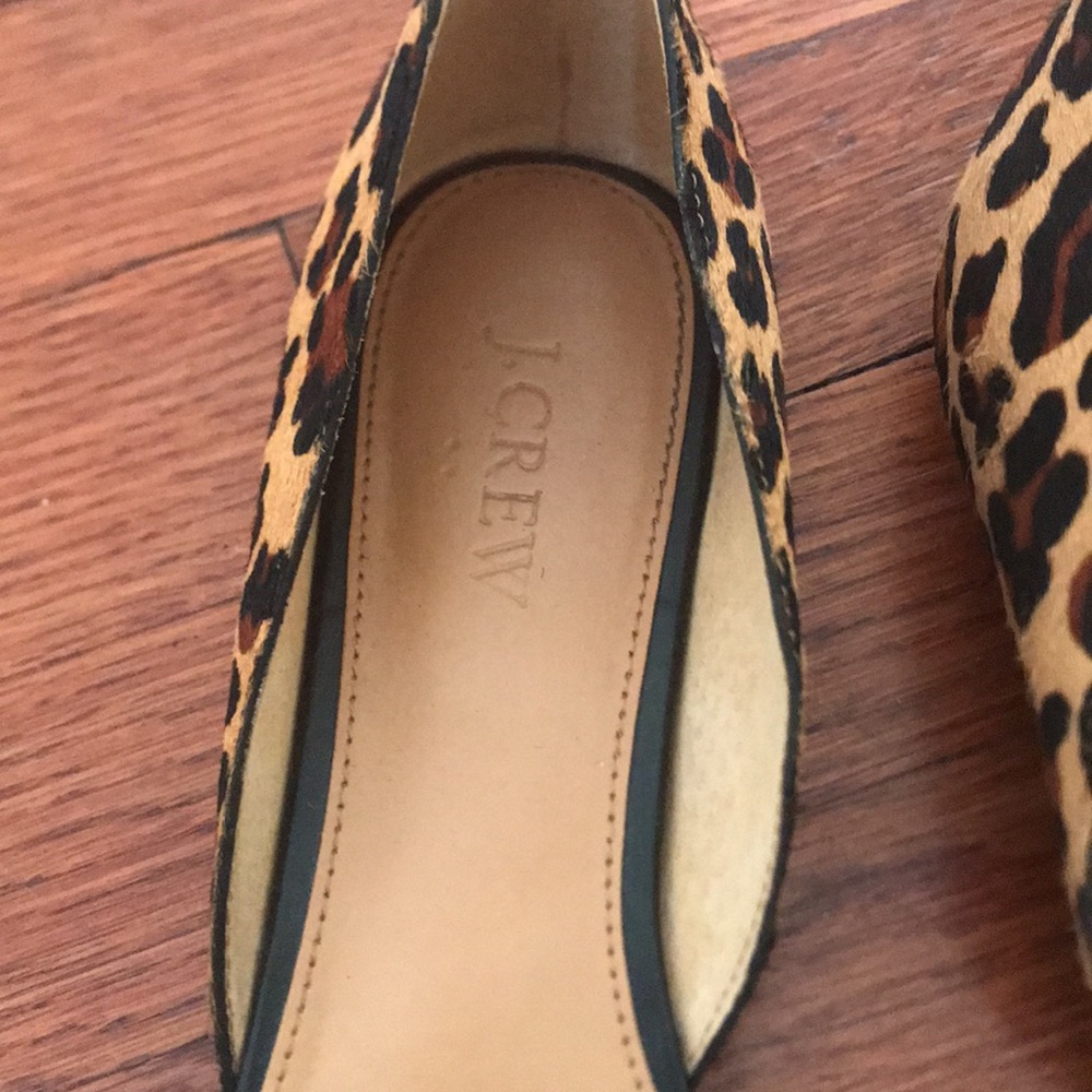Leopard print pointy flats, size 9. - Picture 2 of 4